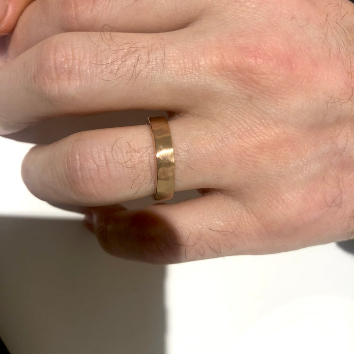 Reto Hammered Gold Ring