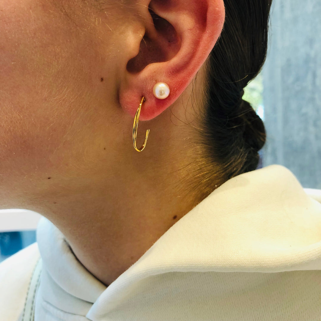 Simple gold earrings