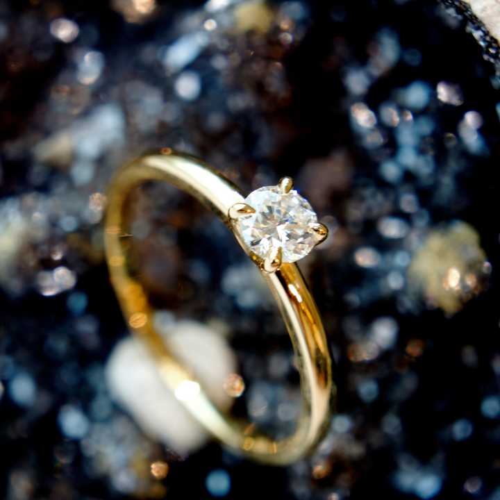 Elegant diamond ring